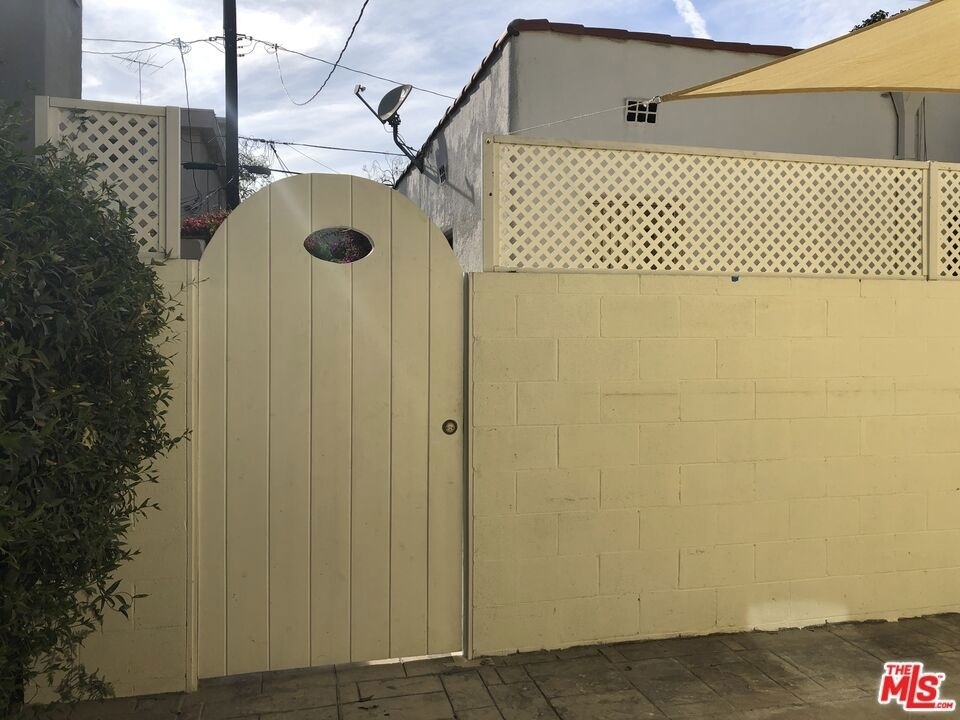 257 N La Peer Drive - Photo 55
