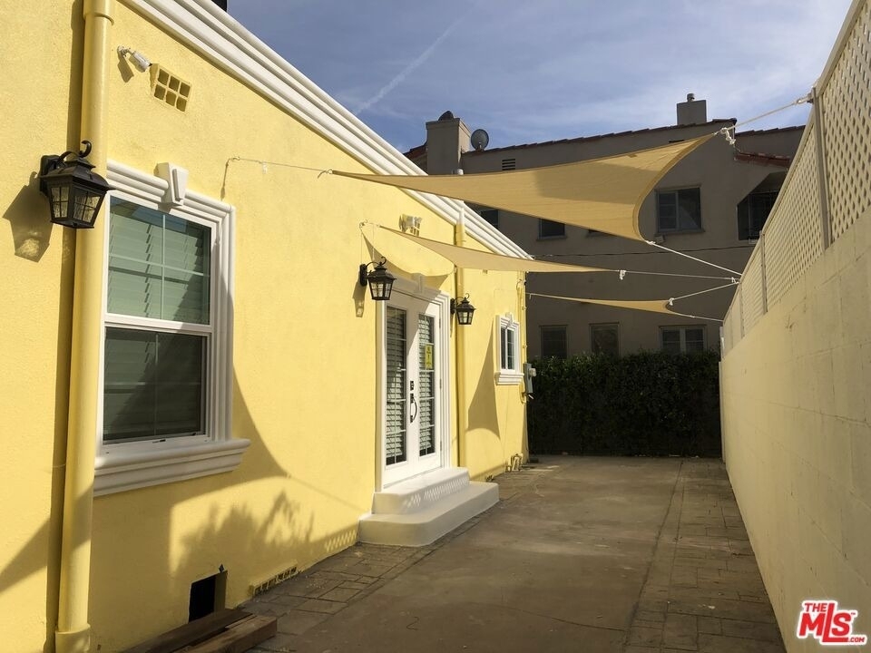 257 N La Peer Drive - Photo 51