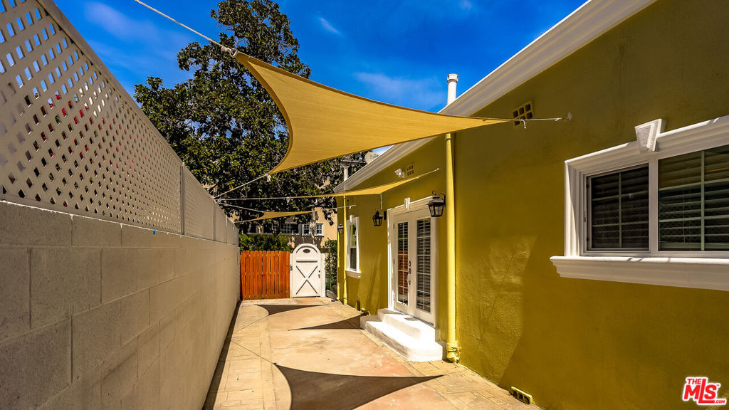 257 N La Peer Drive - Photo 48