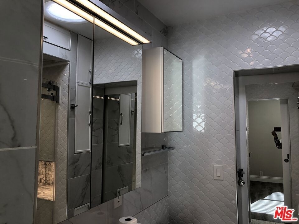 257 N La Peer Drive - Photo 39
