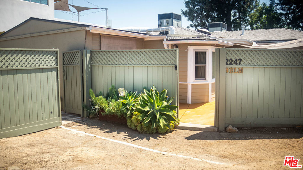 2247 Moore Street - Photo 2