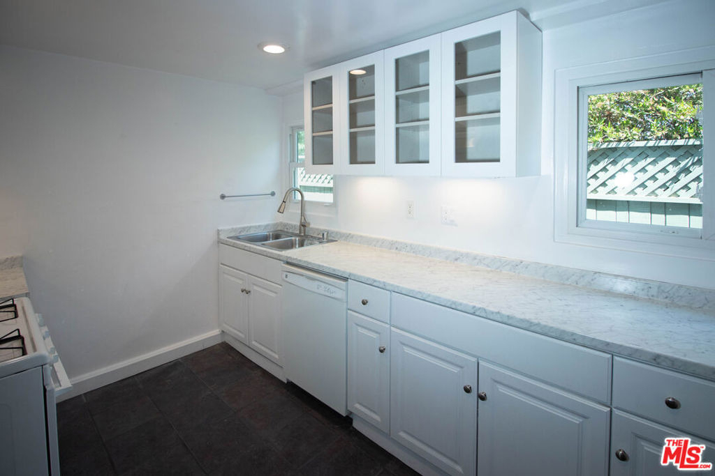 2247 Moore Street - Photo 6