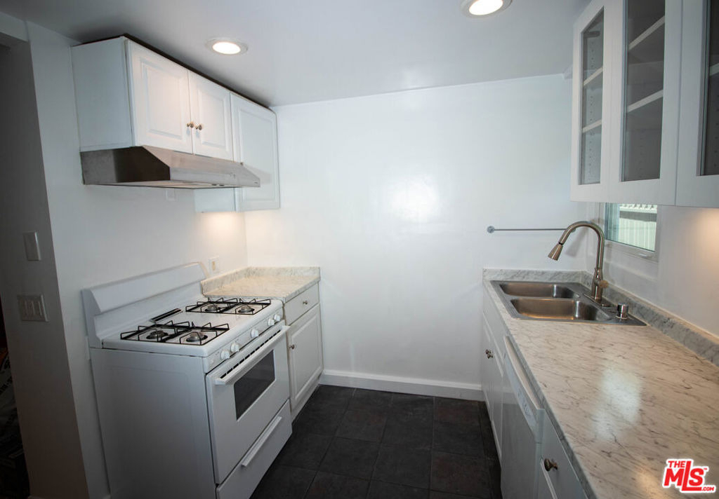 2247 Moore Street - Photo 7