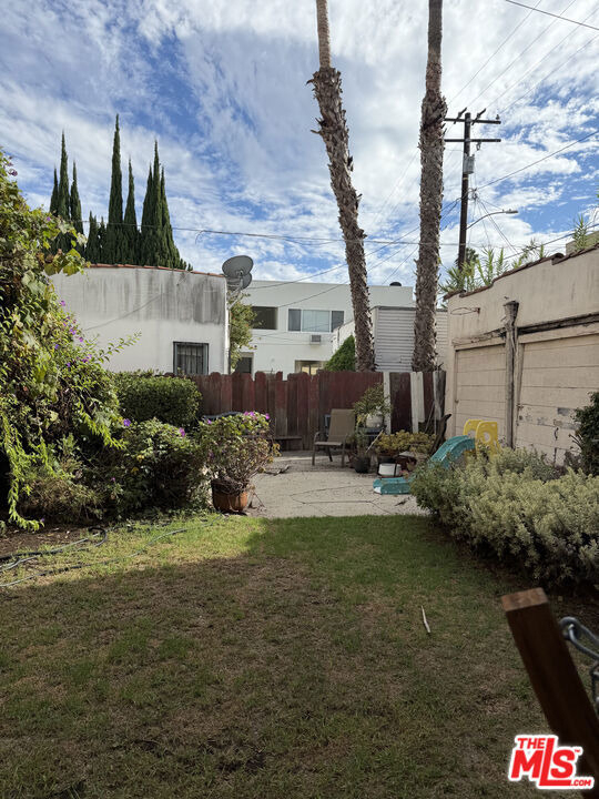 231 N Swall Drive - Photo 10
