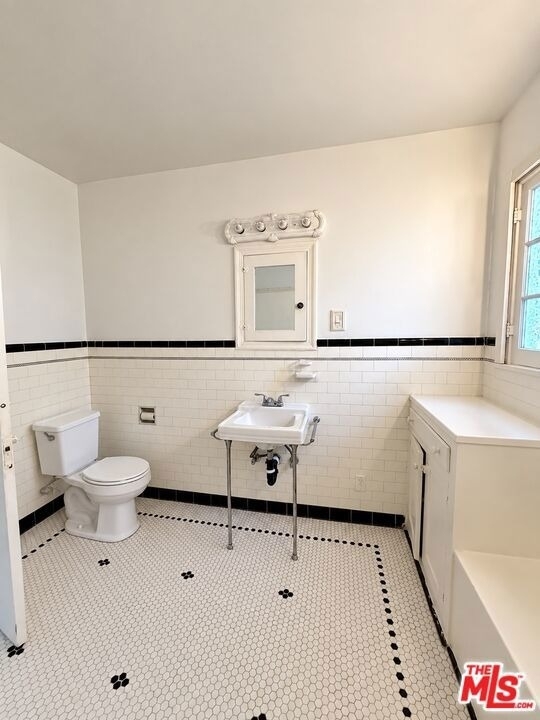 231 N Swall Drive - Photo 8