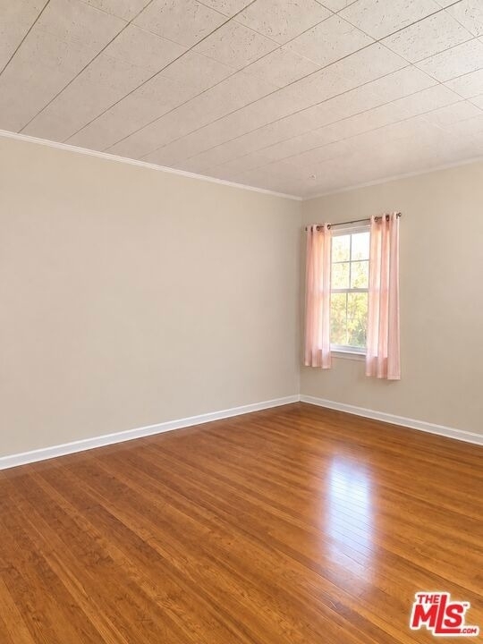 231 N Swall Drive - Photo 3