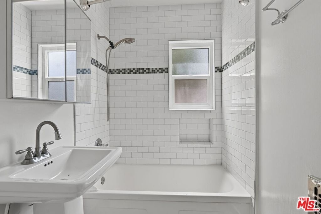 13553 Moorpark Street - Photo 24