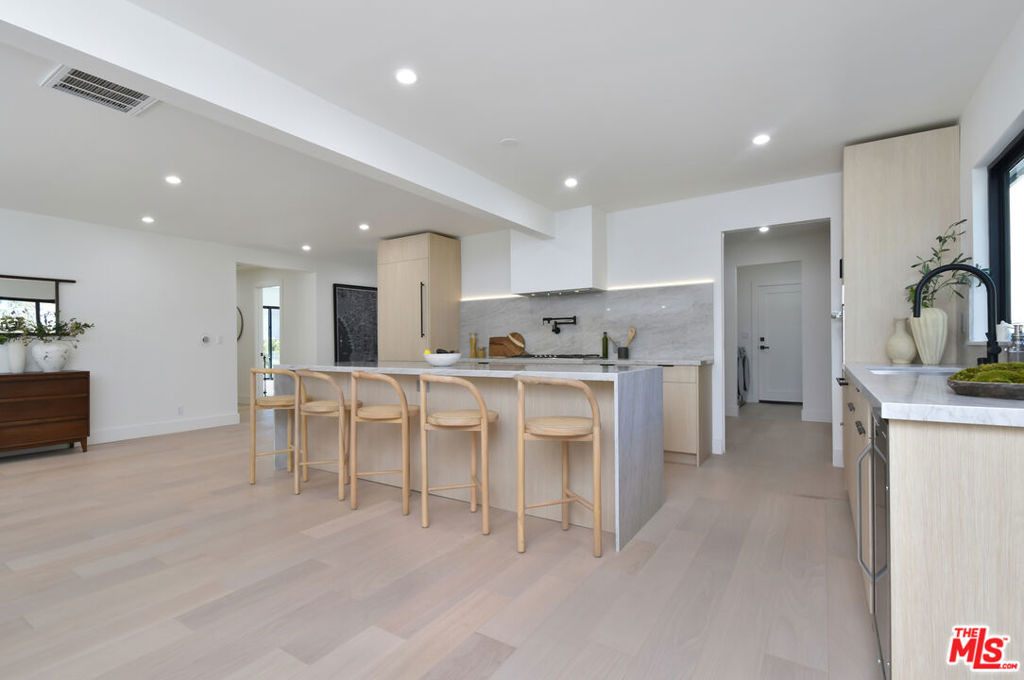 15431 Milbank Street - Photo 20