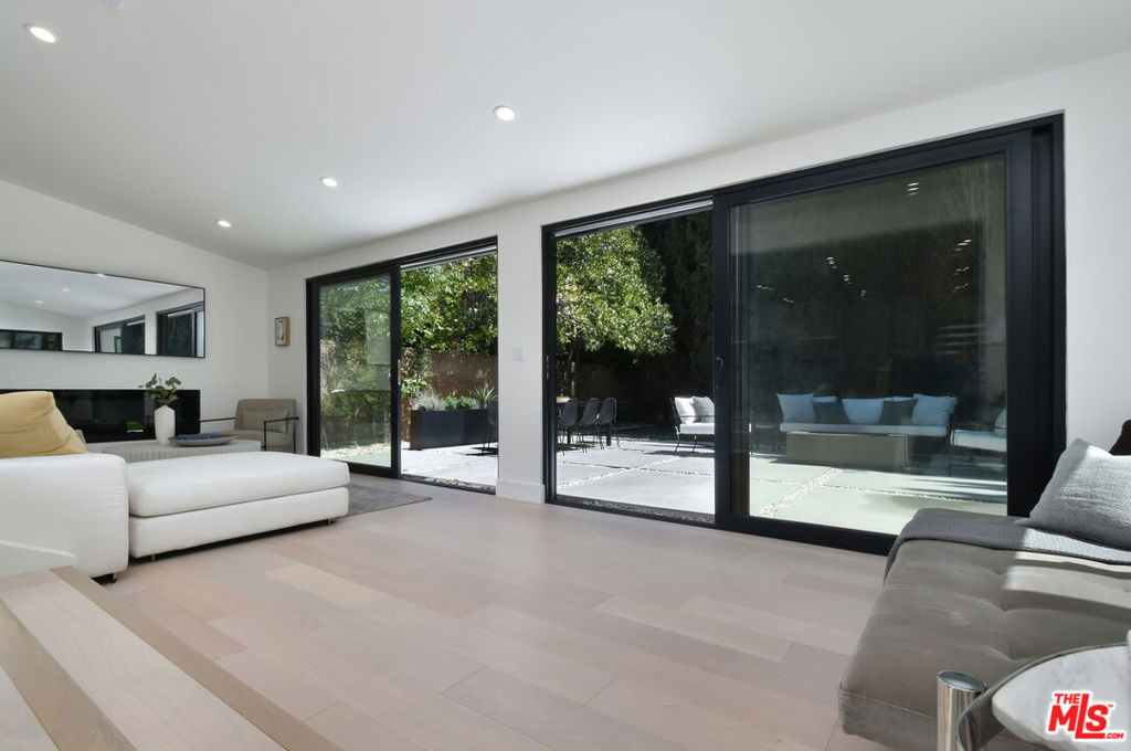 15431 Milbank Street - Photo 6
