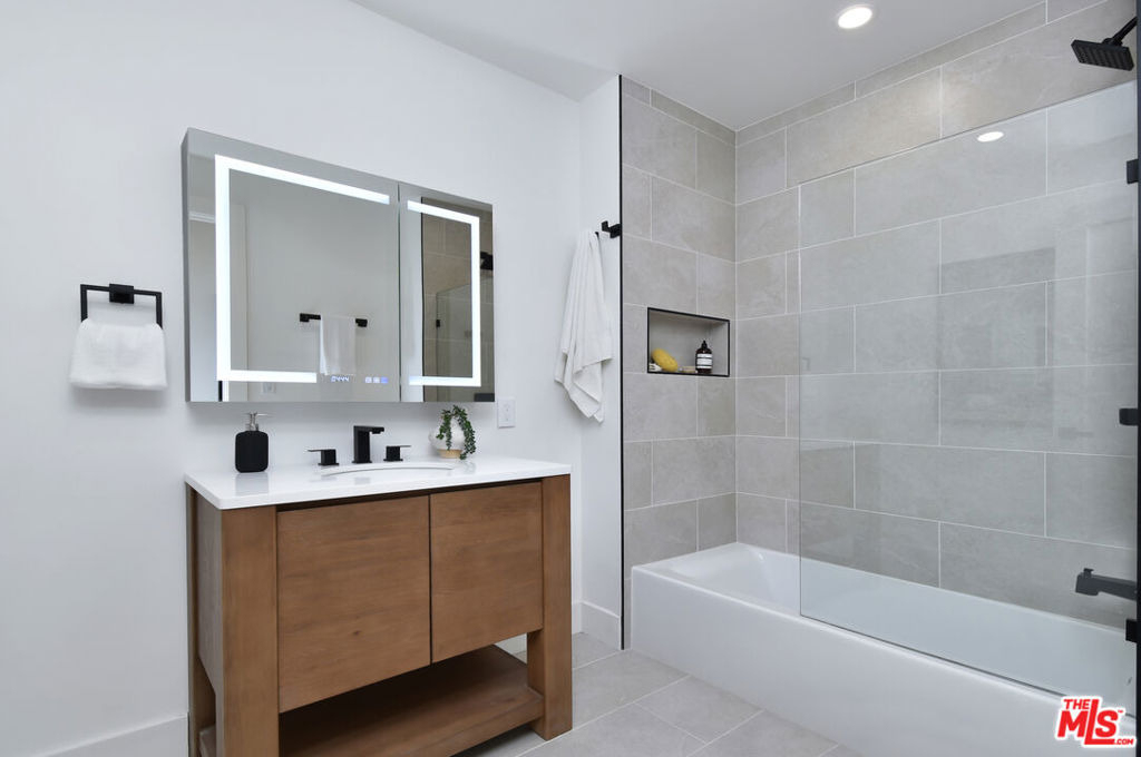 15431 Milbank Street - Photo 32