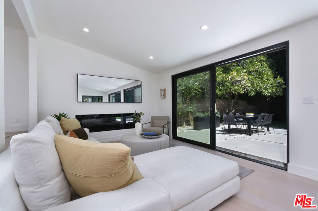 15431 Milbank Street - Photo 7