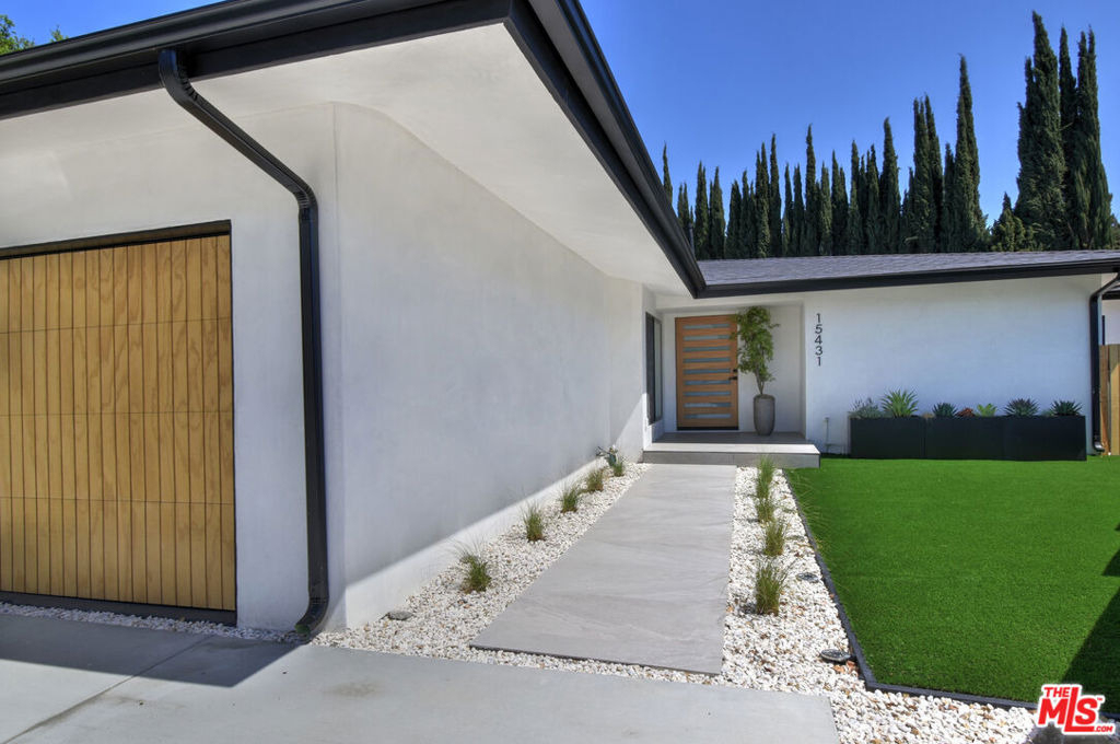 15431 Milbank Street - Photo 1