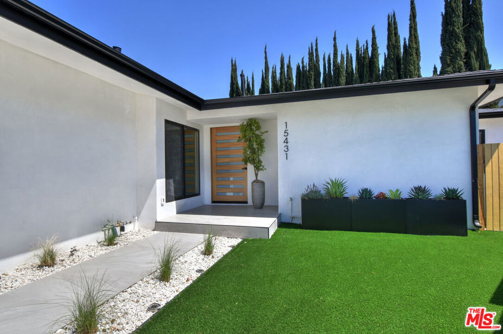 15431 Milbank Street - Photo 2