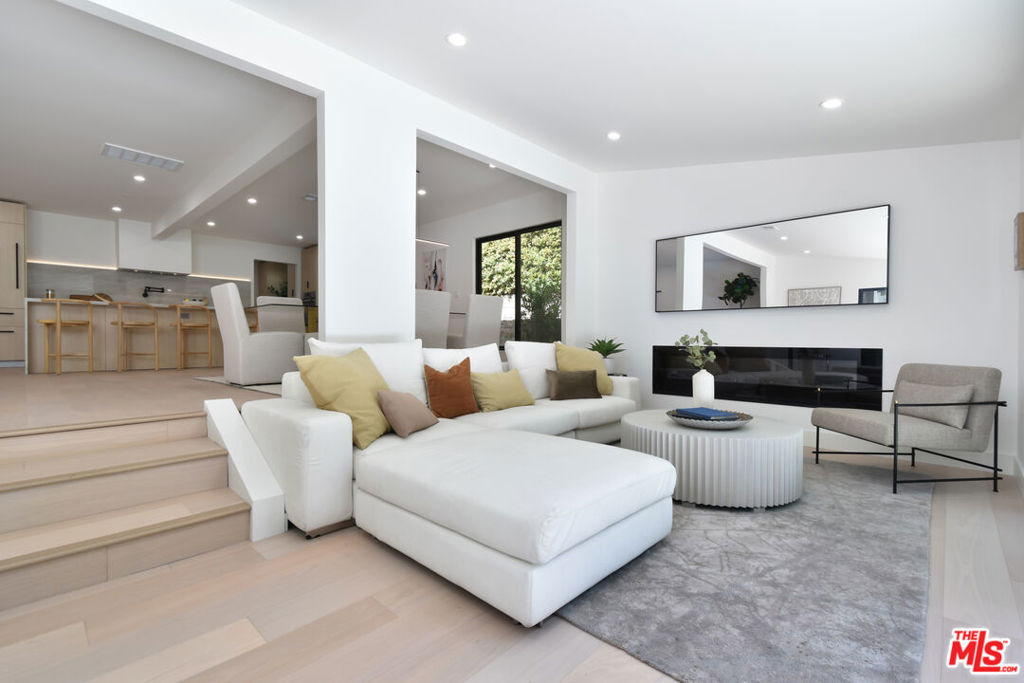 15431 Milbank Street - Photo 10