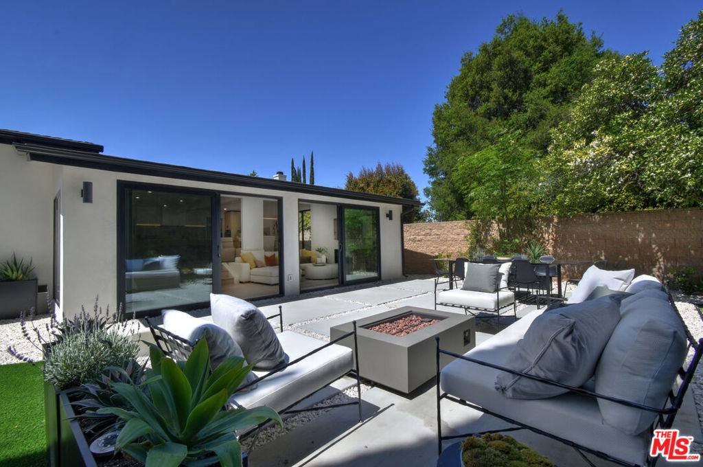 15431 Milbank Street - Photo 0
