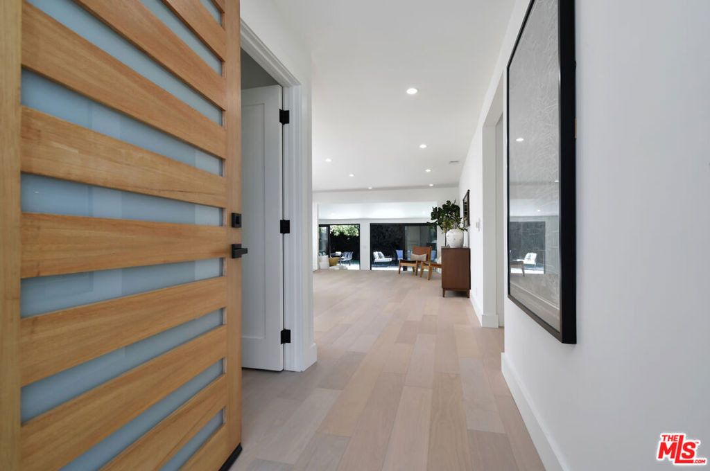 15431 Milbank Street - Photo 3