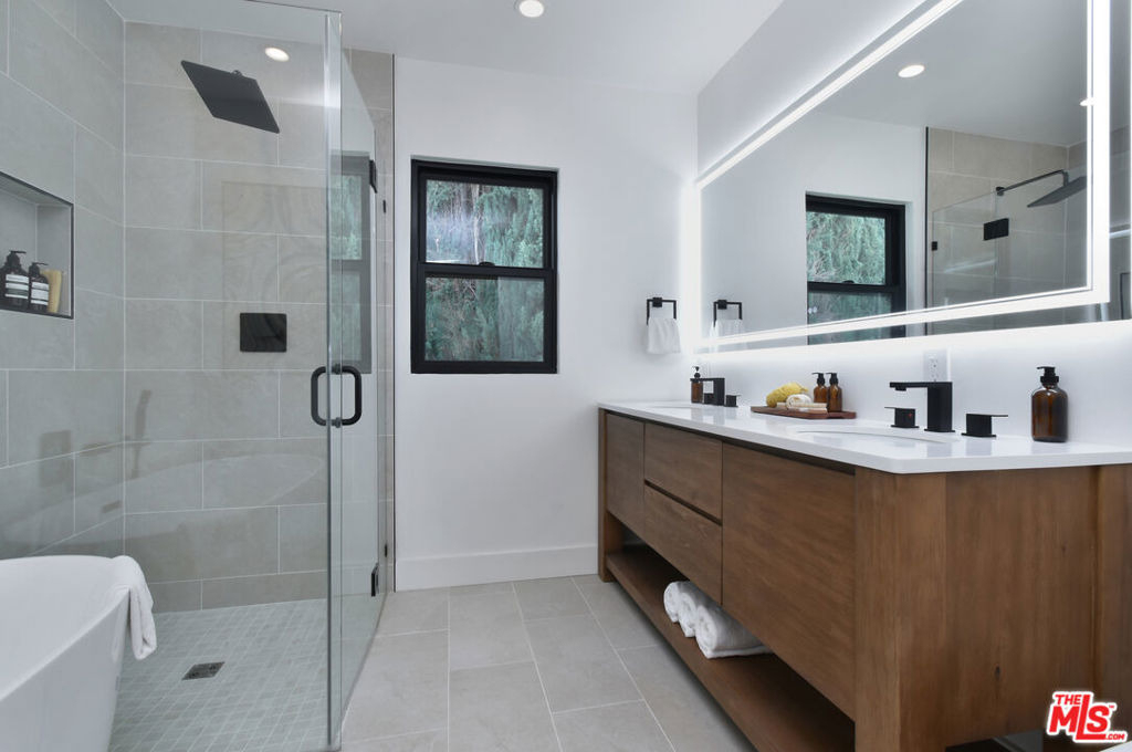 15431 Milbank Street - Photo 46