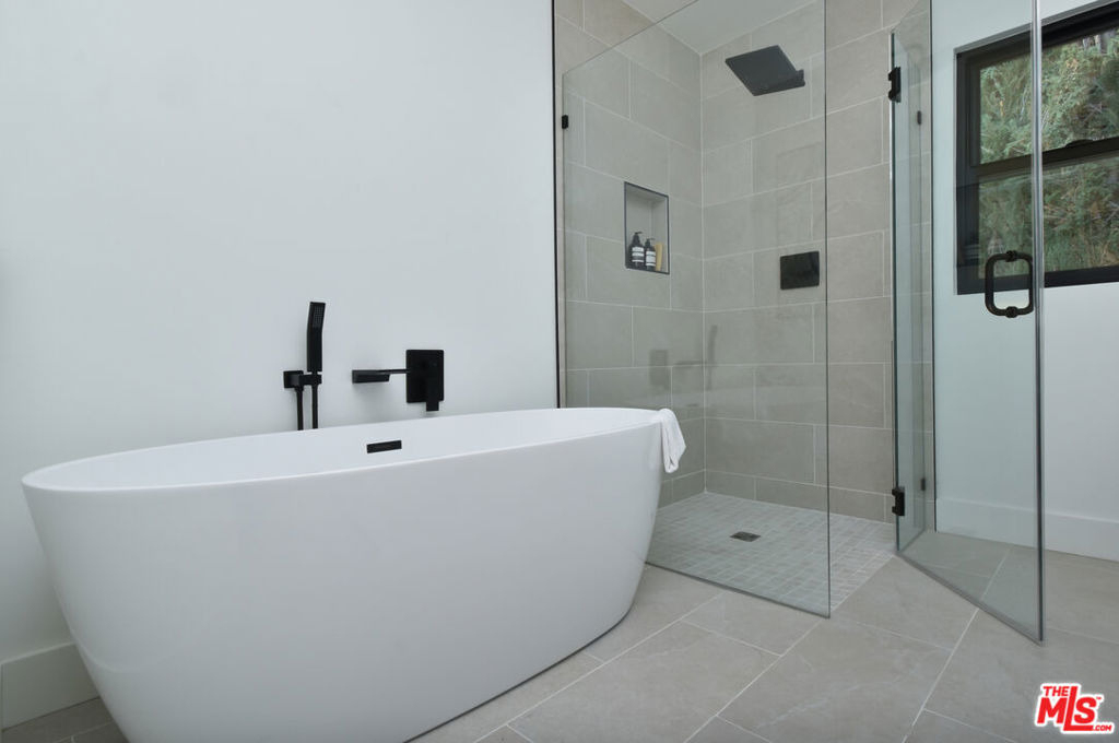 15431 Milbank Street - Photo 47