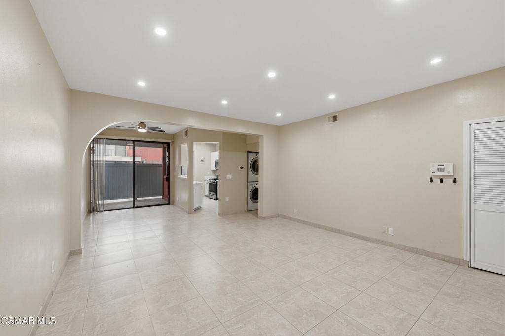 7211 Cozycroft Avenue - Photo 4