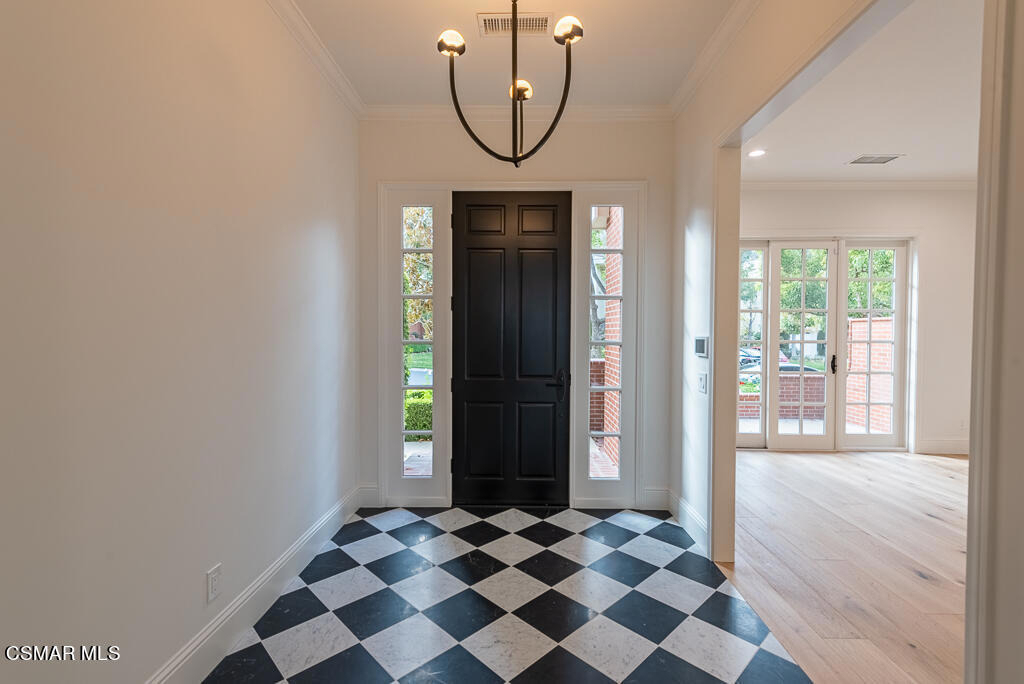 2390 Crombie Court - Photo 3