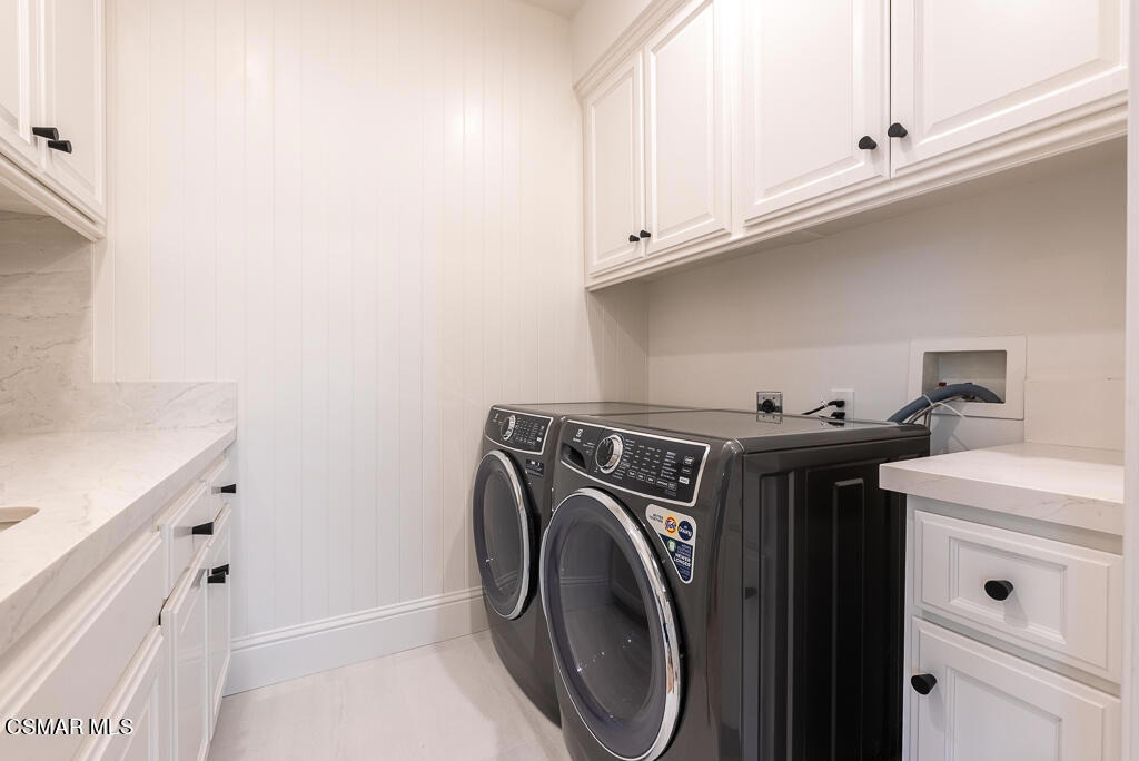 2390 Crombie Court - Photo 35