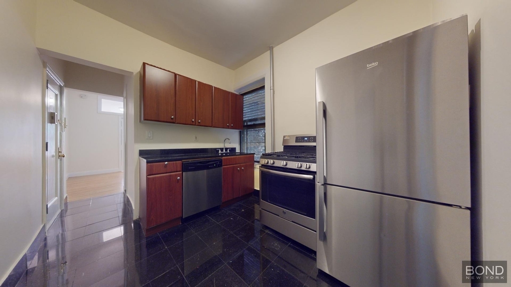 East 12th Street - Photo 4