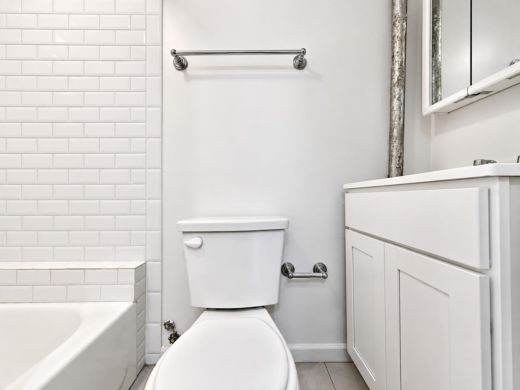 401 East 68th Street - Photo 8