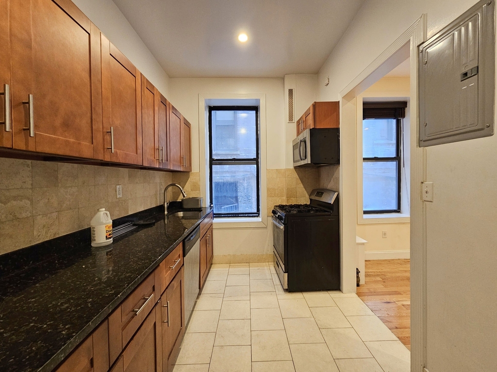 270 Fort Washington Avenue - Photo 4