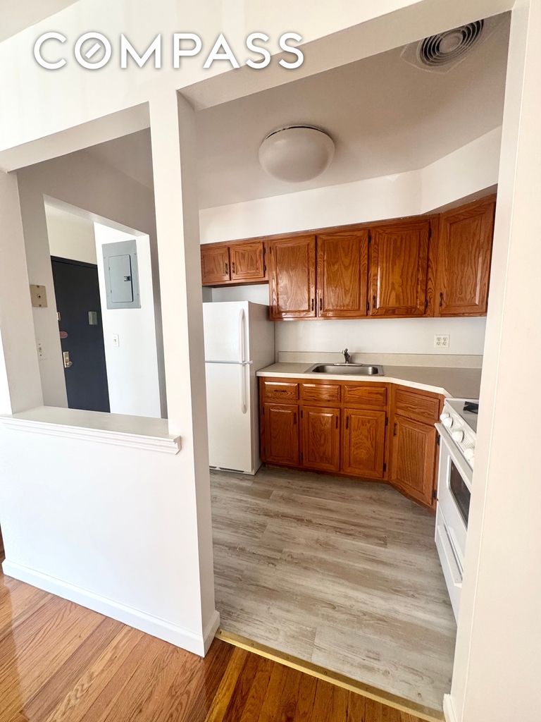 59th Street - Photo 1