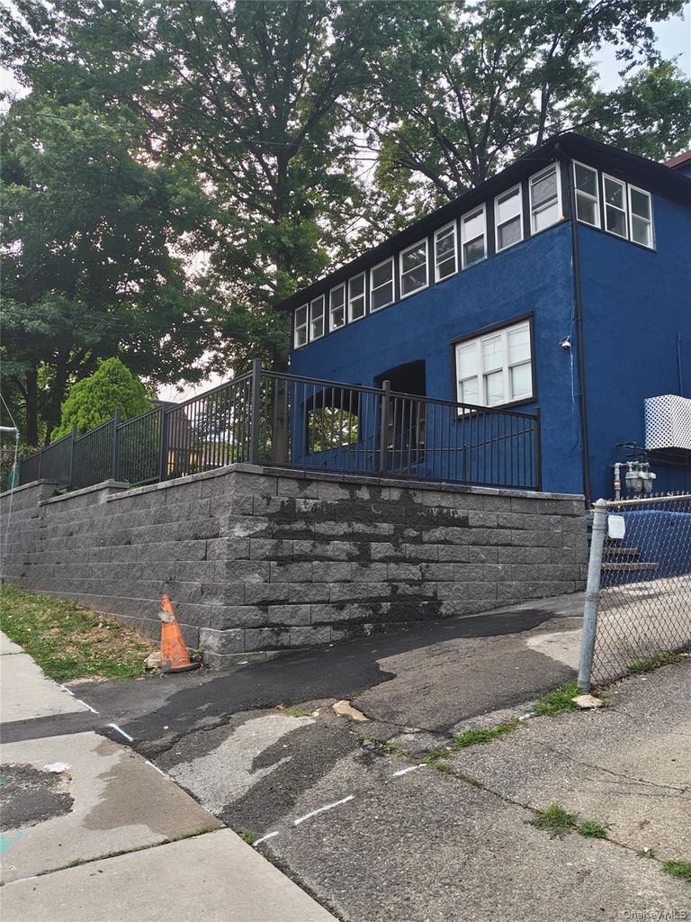 133 Lincoln Avenue - Photo 1