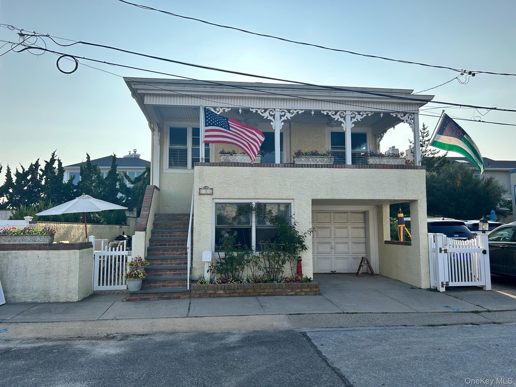 3 Clayton Avenue - Photo 0