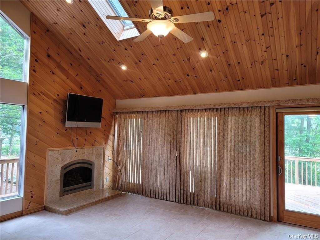 14 Lakeside Drive - Photo 2