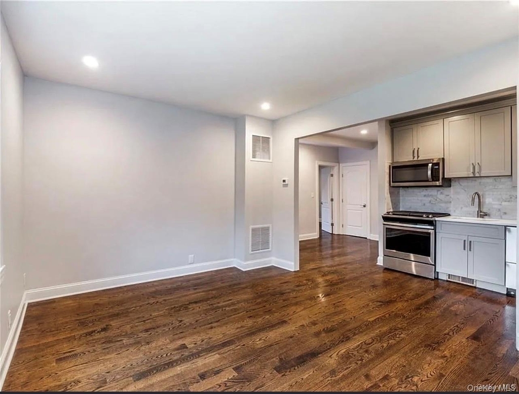 200 West Street - Photo 1