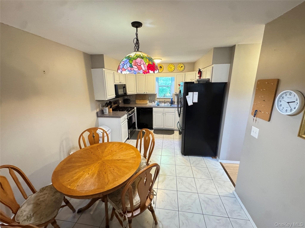 1 Hawthorne Court - Photo 2
