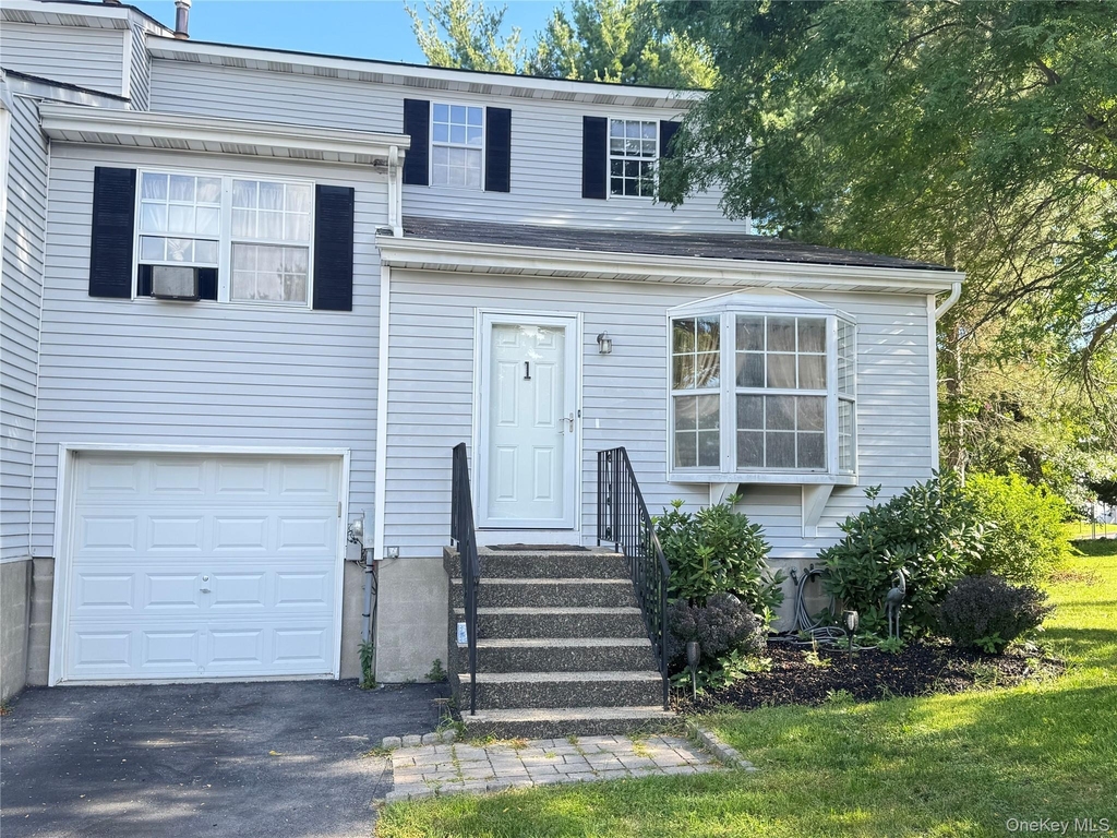 1 Hawthorne Court - Photo 0