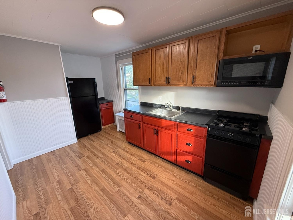 74 Mountain Avenue - Photo 2