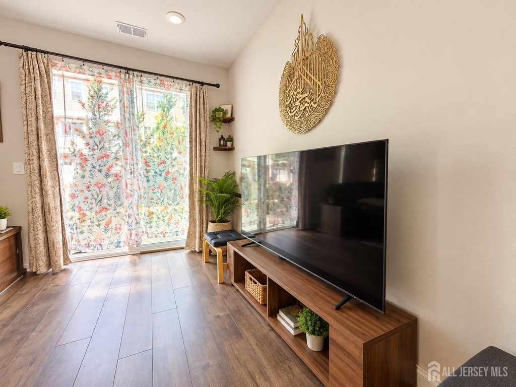 306 Dickson Court - Photo 3