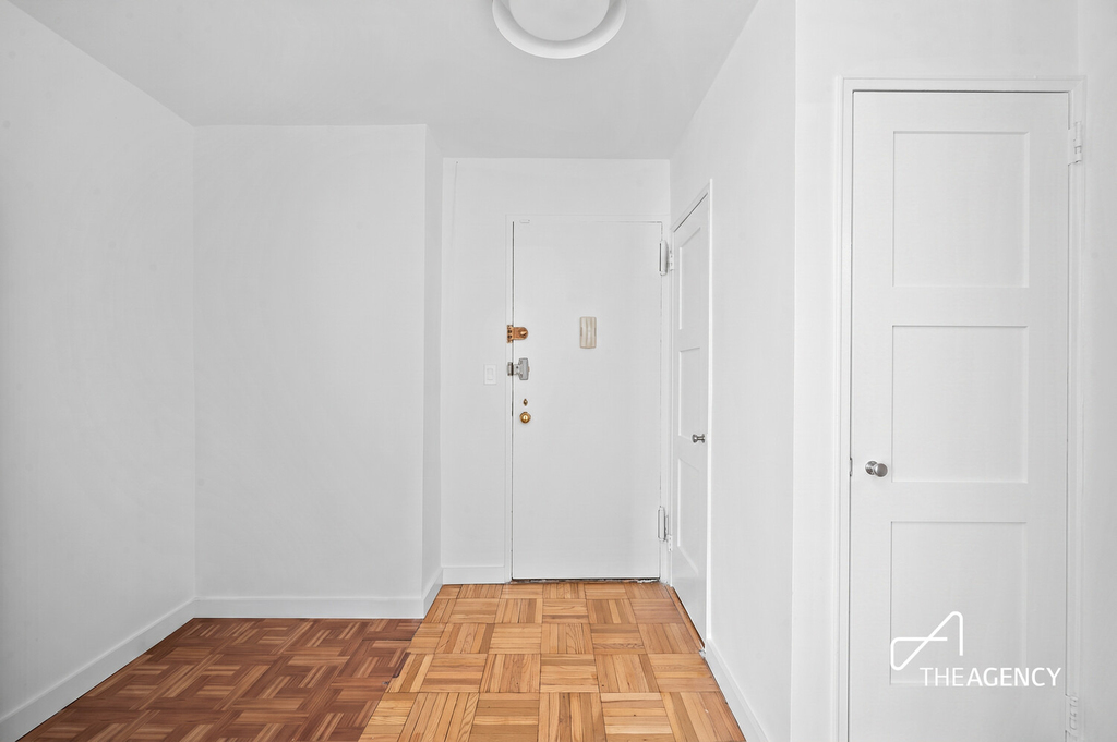 175 W 12th Street - Photo 4