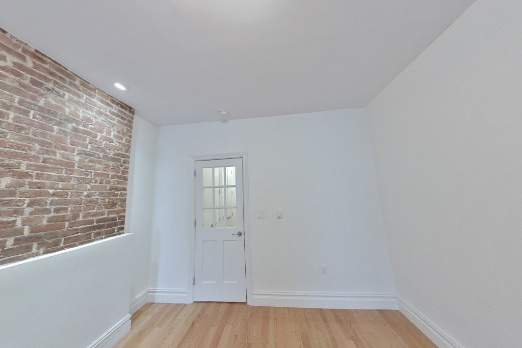 888 10th Avenue - Photo 4