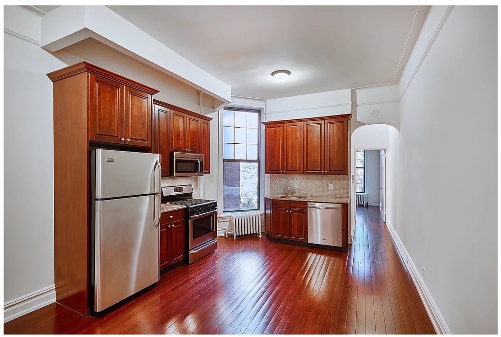 155 E 85th Street - Photo 0