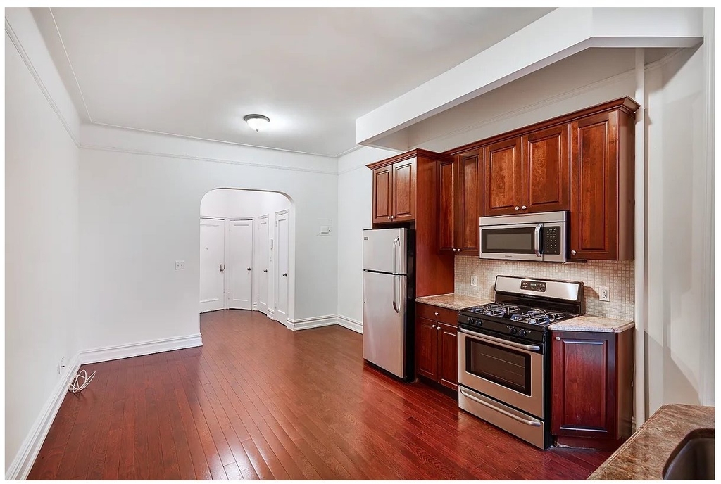 155 E 85th Street - Photo 1