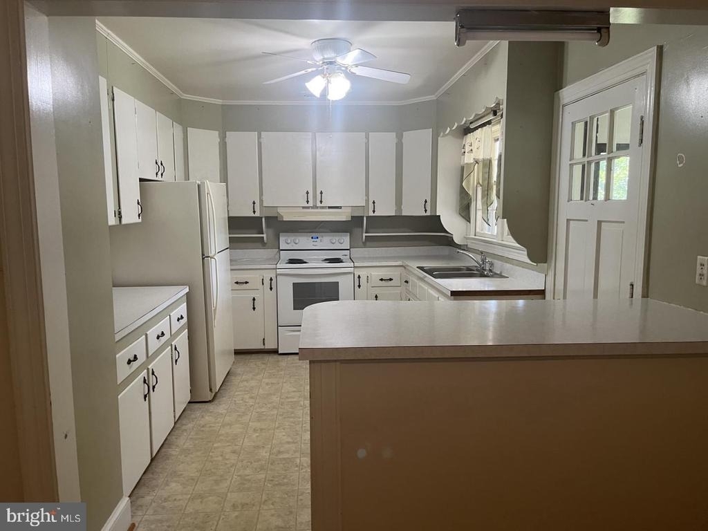 4906 Hood Drive - Photo 4