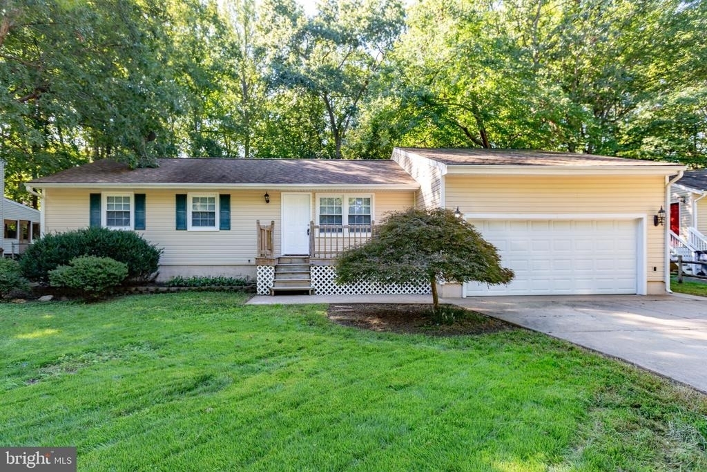 206 Hampton Drive - Photo 0