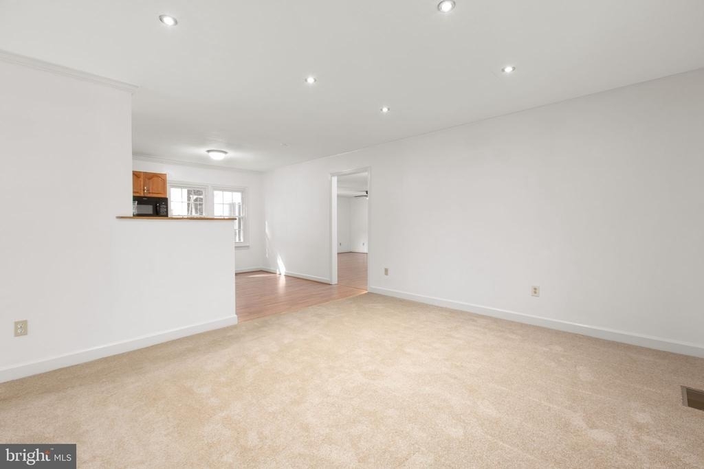 206 Hampton Drive - Photo 7