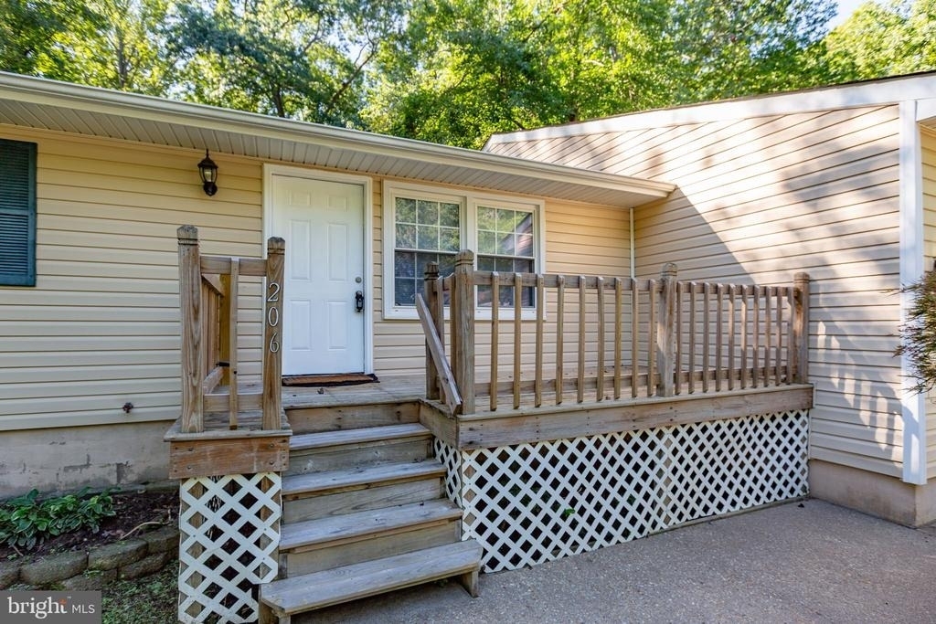 206 Hampton Drive - Photo 5