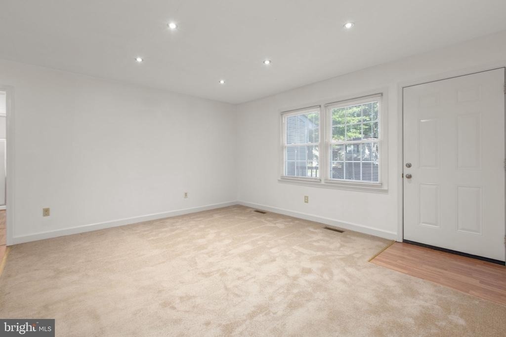 206 Hampton Drive - Photo 8