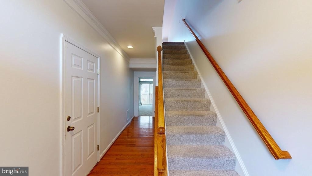 502 Legrace Terrace Ne - Photo 1