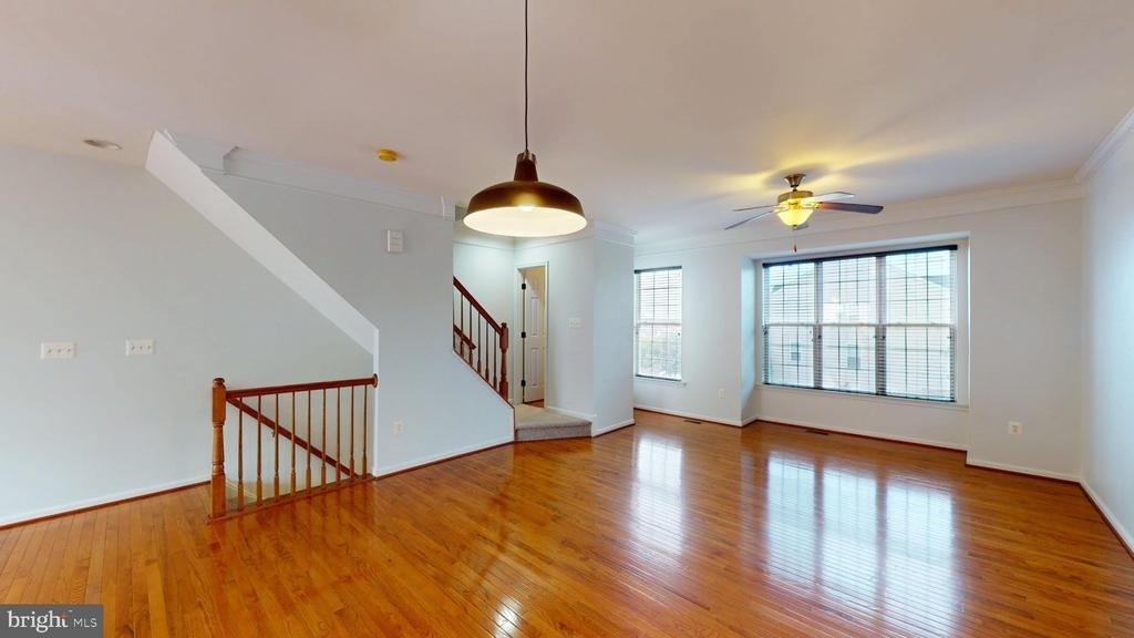 502 Legrace Terrace Ne - Photo 11