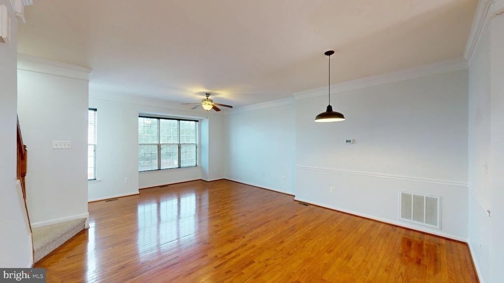 502 Legrace Terrace Ne - Photo 10