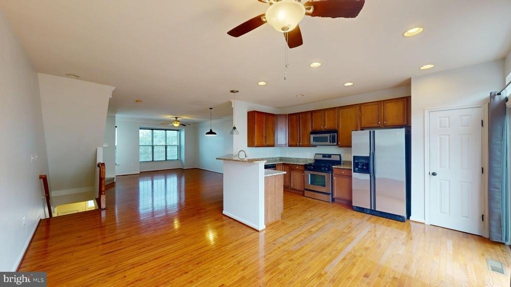 502 Legrace Terrace Ne - Photo 5